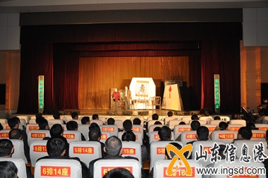 2014.12.15全區(qū)警示教育報(bào)告暨廉政劇演出大會(huì)舉行 (39)_副本.jpg